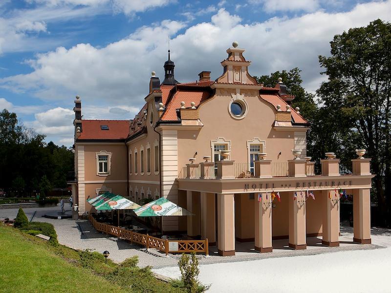 Hotel Zamek Berchtold Strančice Exterior foto